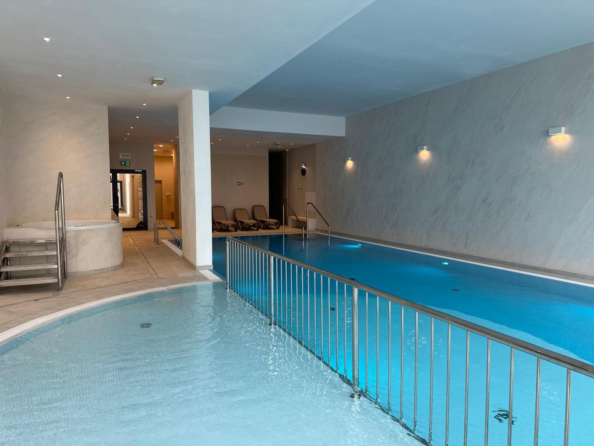Elegance W Let's Sea Basen&spa *